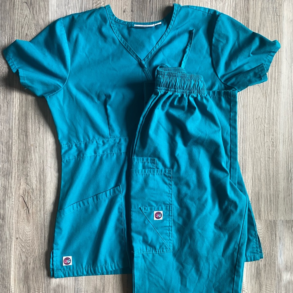 Scrub set
